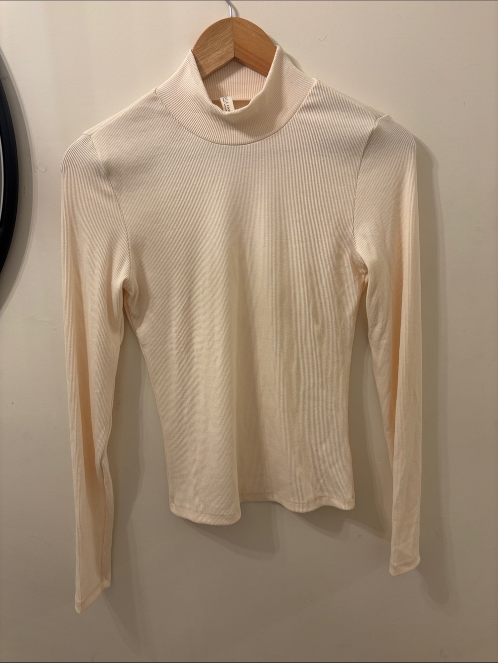 Stunning Gentle Fawn Cream Long-Sleeve Mock Neck Top